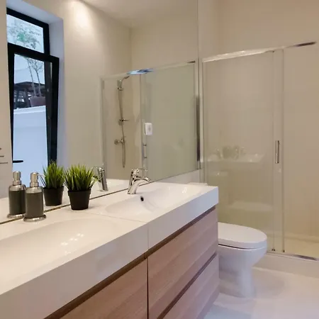White House Boutique, 2 Bedroom Apartment, With A/c And Patio