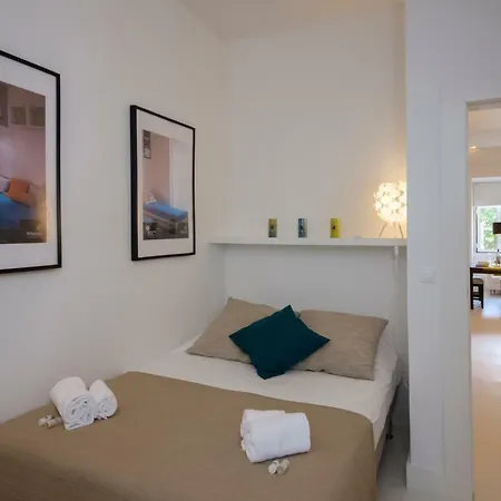 White House Boutique, 2 Bedroom Apartment, With A/c And Patio