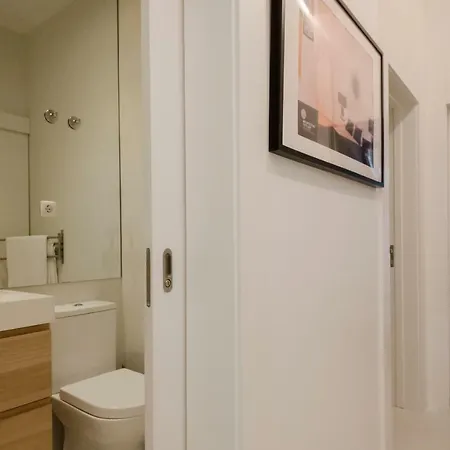White House Boutique, 2 Bedroom Apartment, With A/c And Patio *