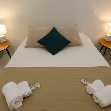 White House Boutique, 2 Bedroom Apartment, With A/c And Patio