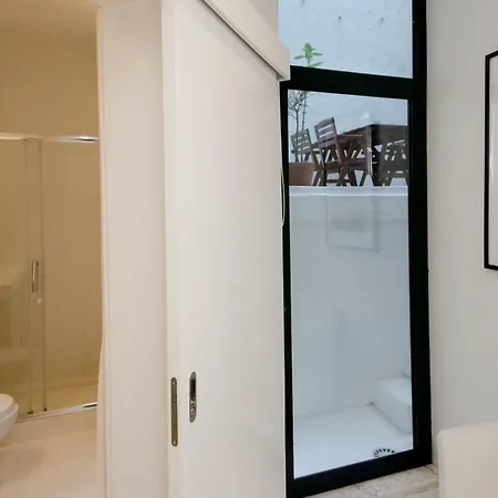 Appartamento White House Boutique, 2 Bedroom Apartment, With A/c And Patio *