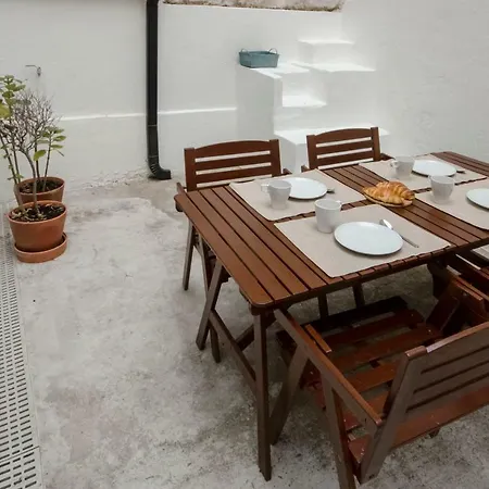 Apartment White House Boutique, 2 Bedroom Apartment, With A/c And Patio Lissabon