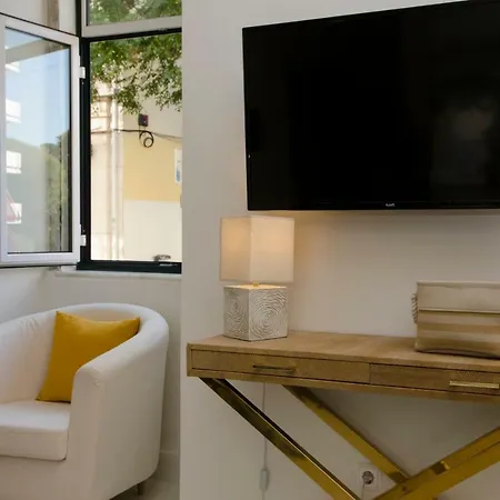 Apartment White House Boutique, 2 Bedroom Apartment, With A/c And Patio