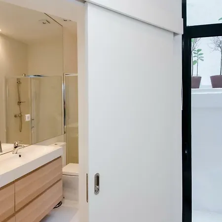 White House Boutique, 2 Bedroom Apartment, With A/c And Patio Apartment