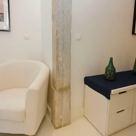 Apartment White House Boutique, 2 Bedroom Apartment, With A/c And Patio