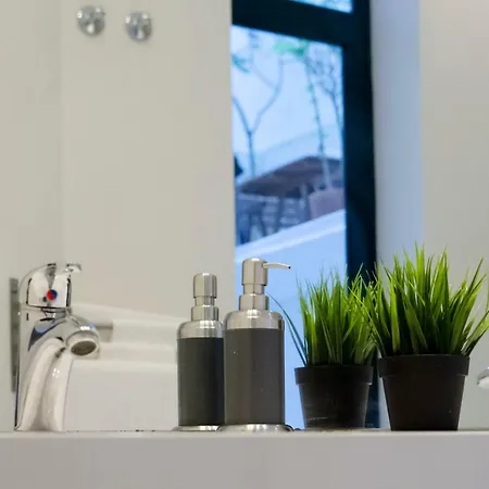 Apartment White House Boutique, 2 Bedroom Apartment, With A/c And Patio Lissabon